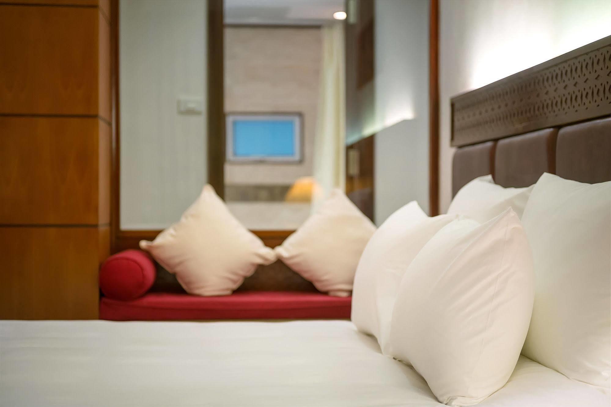 Hanoi E Central Luxury Hotel & Restaurant Exterior photo